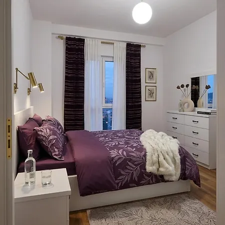 Spacious With Panoramic Views Apartament *